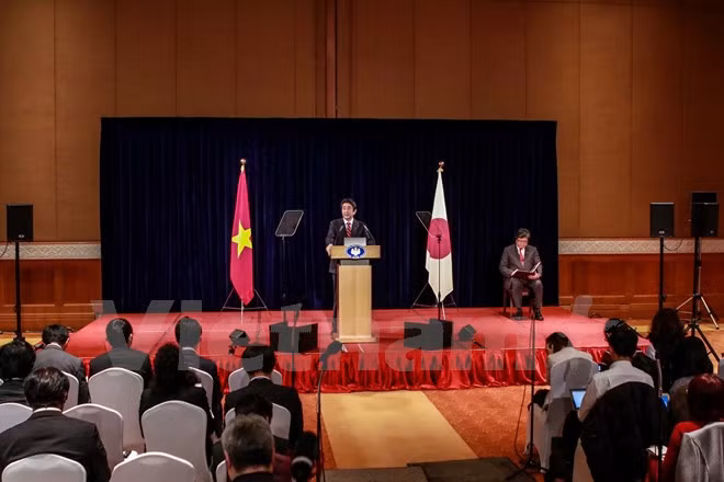 thu tuong nhat ban abe to chuc hop bao ve quan he nhat viet