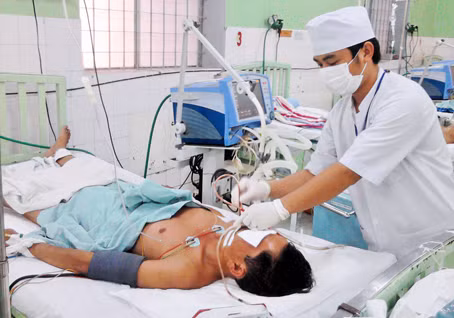 canh bao 3 nguoi tu vong can tet vi uong ruou que co con cong nghiep