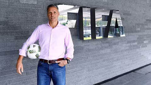 fifa tinh bo viet vi va the vang da luan luu 25m