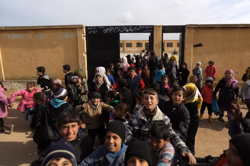 photo is thao chay tre em syria quay tro lai truong