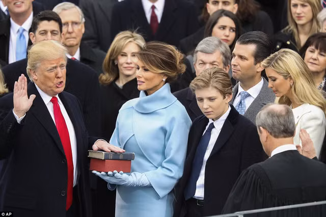 hinh anh dac sac le nham chuc cua tong thong donald trump