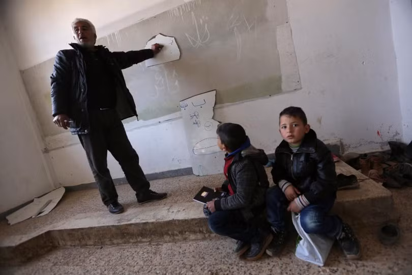 photo is thao chay tre em syria quay tro lai truong
