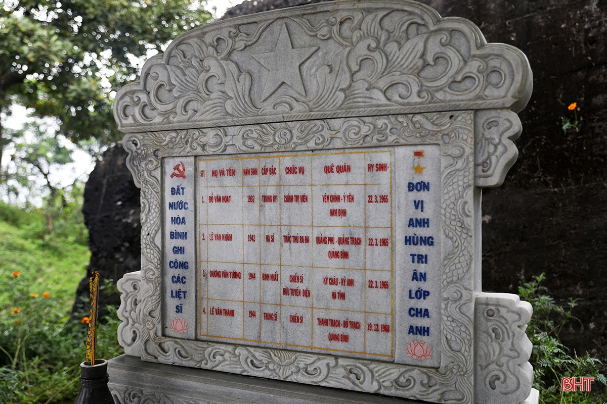 Thăm chiến tích “Hầm Nghiêng” trên đỉnh Hoành Sơn
