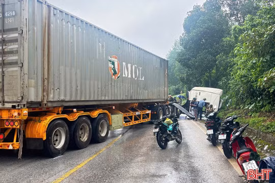 Cẩn trọng khi tham gia giao thông trong thời tiết mưa gió ở Hà Tĩnh