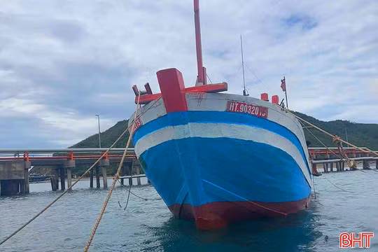 Kịp thời cứu 3 ngư dân Hà Tĩnh bị chìm tàu trên vùng biển Quảng Trị