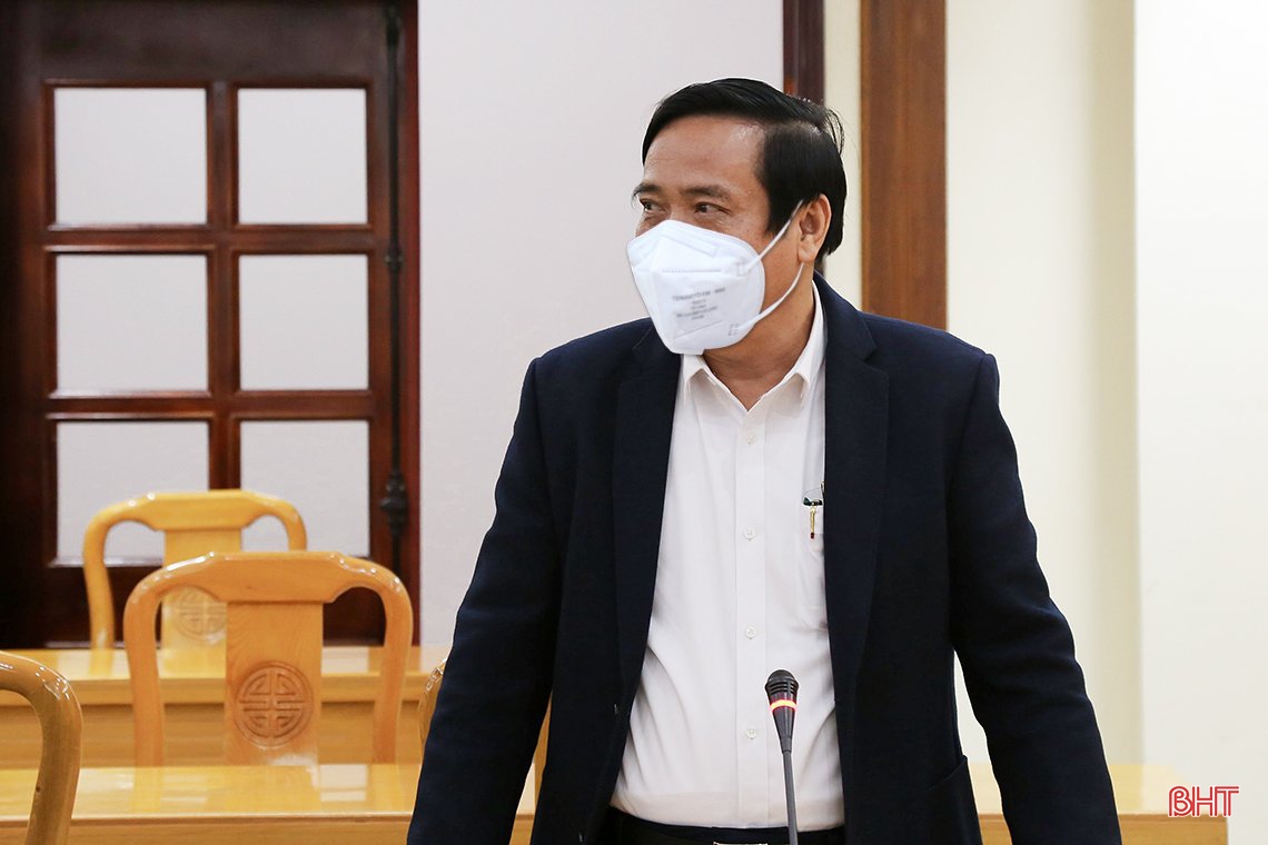 Hà Tĩnh tiếp nhận 10 xe ô tô phục vụ phòng, chống dịch COVID-19 do doanh nghiệp Hưng Yên tài trợ