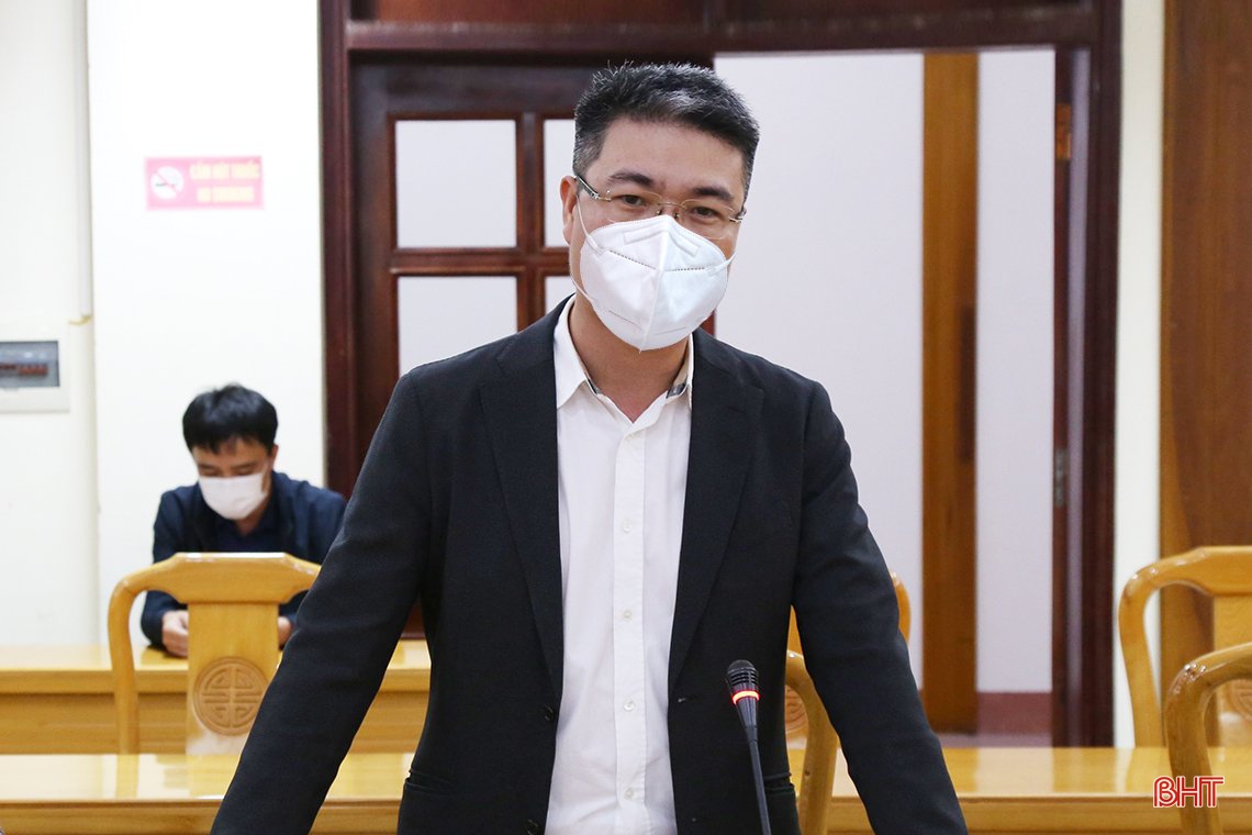 Hà Tĩnh tiếp nhận 10 xe ô tô phục vụ phòng, chống dịch COVID-19 do doanh nghiệp Hưng Yên tài trợ