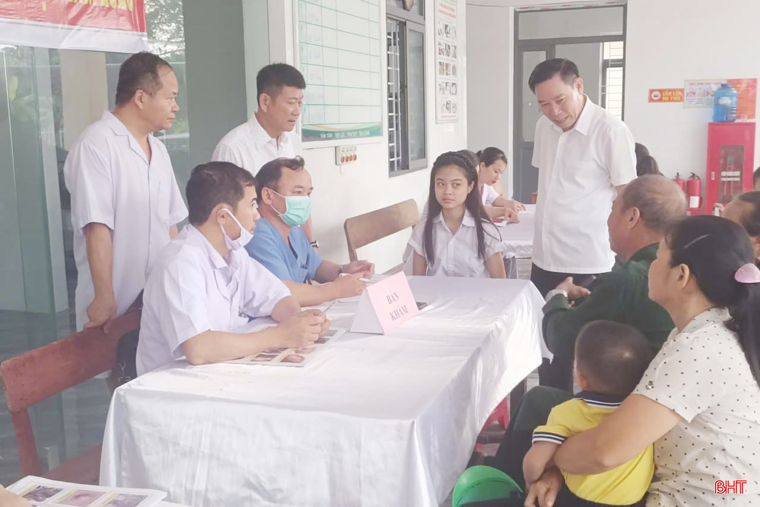 bqbht_br_tram-y-te-xa-huong-binh-to-chuc-kham-sang-loc-cho-tre-em-khuyet-tat-co-hoan-canh-kho-khan.jpg
