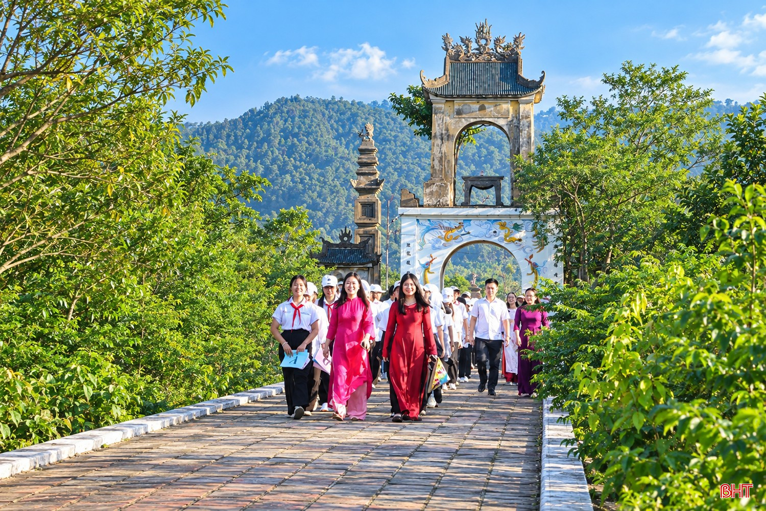 bqbht_br_anh-1-vao-cong.jpg