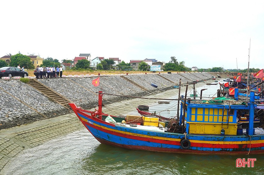 Tất cả tàu thuyền trên địa bàn huyện đã vào nơi trú ẩn an toàn