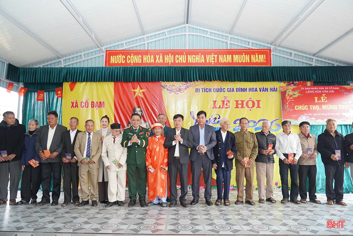 Mừng thọ là nét đẹp văn hóa truyền thống của dân tộc Việt Nam, thể hiện tấm lòng hiếu thảo, sự kính trọng của con cháu đối với ông bà, cha mẹ.