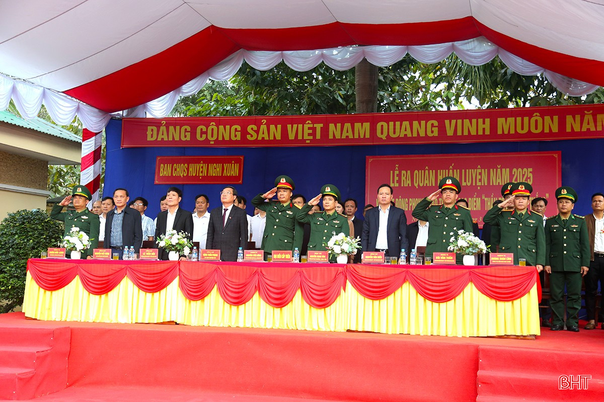 Đại biểu tham dự lễ ra quân huấn luyện.