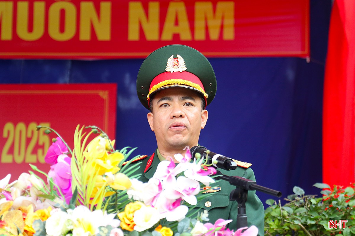 Tại lễ ra quân, Trung tá Bùi Văn Tuấn, Chỉ huy trưởng Ban CHQS huyện quán triệt phương hướng và nhiệm vụ huấn luyện chiến đấu năm 2025 với phương châm: Đối với lực lượng thường trực “cơ bản, thiết thực, vững chắc”, đối với lực lượng dự bị động viên (DBĐV) “cơ bản, thiết thực, hiệu quả”, đối với lực lượng DQTV “cơ bản, thiết thực, chất lượng”.
