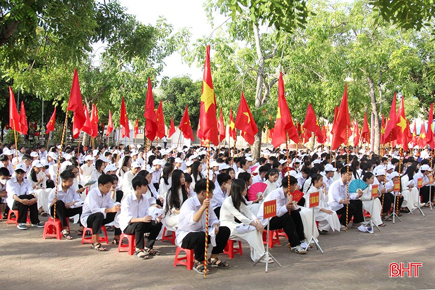 Học sinh Trường THPT Nghi Xuân tại lễ khai giảng năm học mới 2024 - 2025.