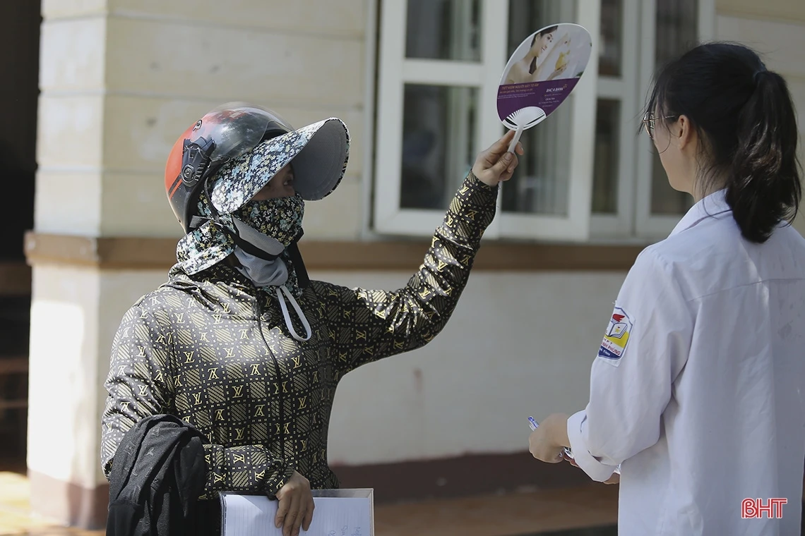 Những khoảnh khắc đáng nhớ trong ngày đầu Kỳ thi tốt nghiệp THPT