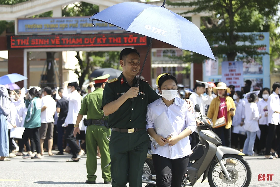 Những khoảnh khắc đáng nhớ trong ngày đầu Kỳ thi tốt nghiệp THPT