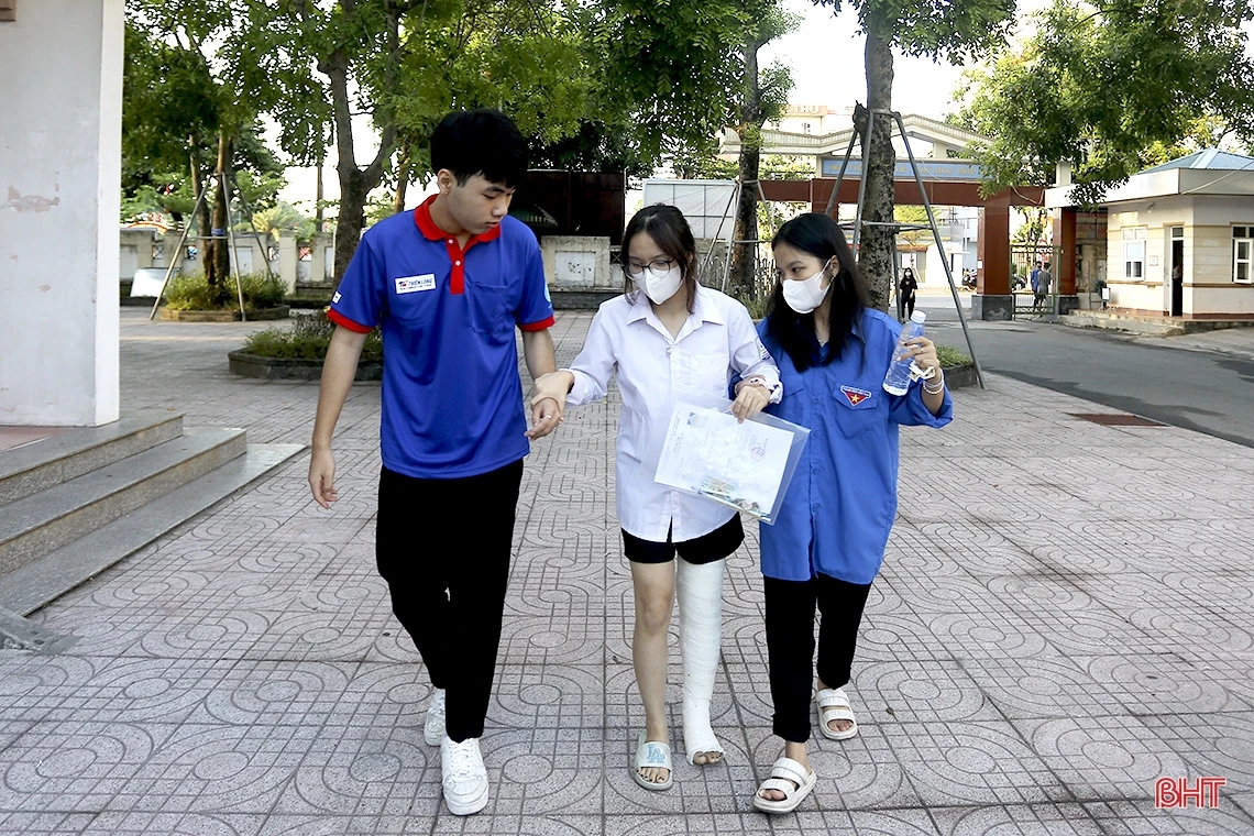 Những khoảnh khắc đáng nhớ trong ngày đầu Kỳ thi tốt nghiệp THPT