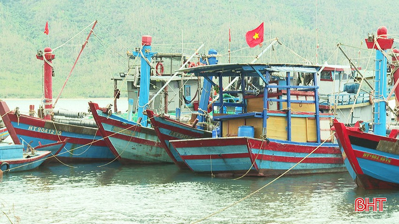 Hà Tĩnh hiện có gần 4.000 phương tiện tàu thuyền với hơn 10.000 lao động gắn bó với nghề đi biển. bqbht_br_a5.jpg