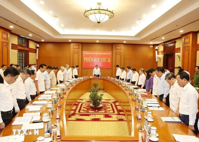 Tổng Bí thư, Chủ tịch nước Tô Lâm cùng các đại biểu dành một phút mặc niệm Tổng Bí thư Nguyễn Phú Trọng. Ảnh: Trí Dũng/TTXVN.