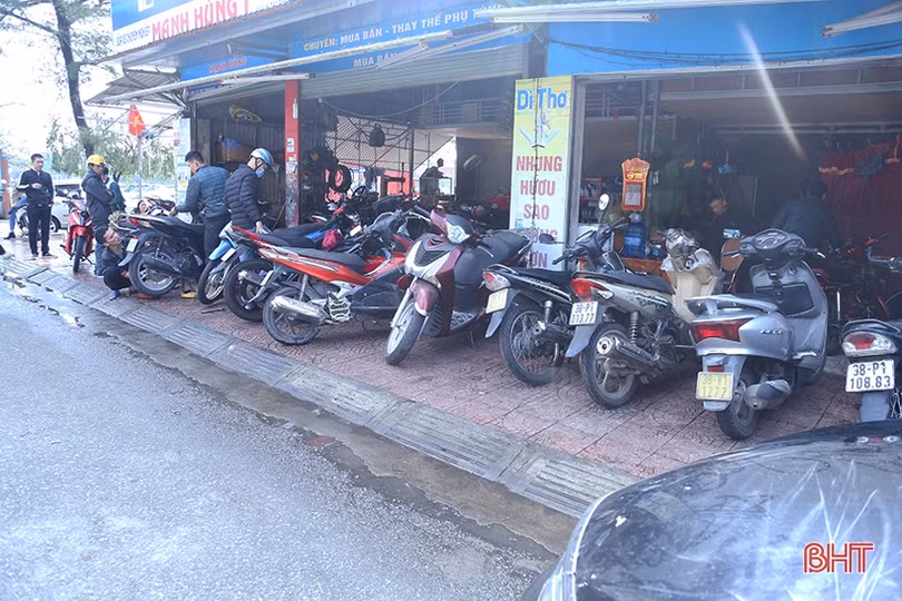 Nắng lên, dịch vụ vệ sinh xe ở Hà Tĩnh quá tải