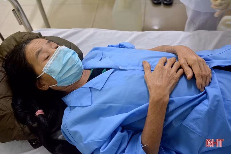 Bệnh nhân chạy thận tại BVĐK Hà Tĩnh trong ngày đầu tiên của năm mới