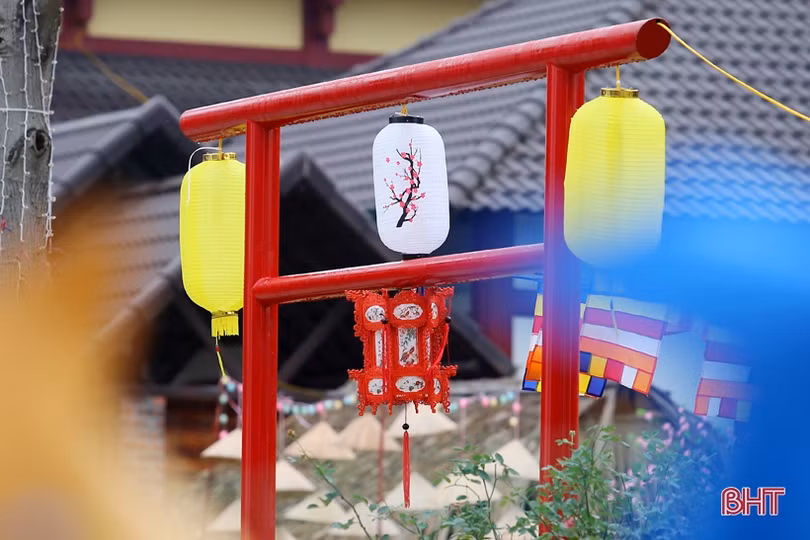 Tràn ngập hương vị tết tại ngôi chùa bên dòng sông Hộ Độ