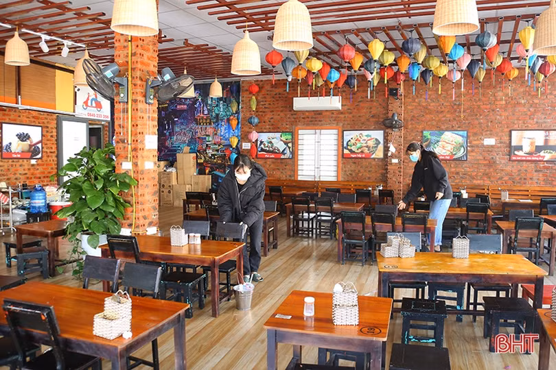 Tiểu thương Hà Tĩnh mở bán sớm, rau xanh đắt hàng