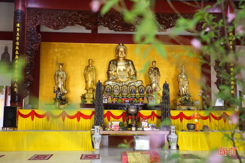 Tràn ngập hương vị tết tại ngôi chùa bên dòng sông Hộ Độ