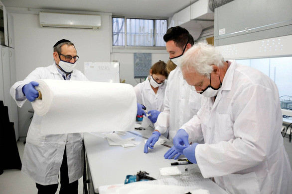 Đã có loại khẩu trang diệt được virus corona - Ảnh 2. Phát triển loại khẩu trang diệt được virus corona