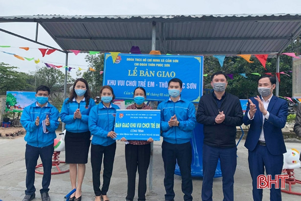 Một đoàn xã huy động được 185 triệu đồng quà tết cho người dân