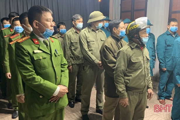 1.000 người ra quân quyết tâm vì một thành phố Hà Tĩnh không tiếng pháo nổ