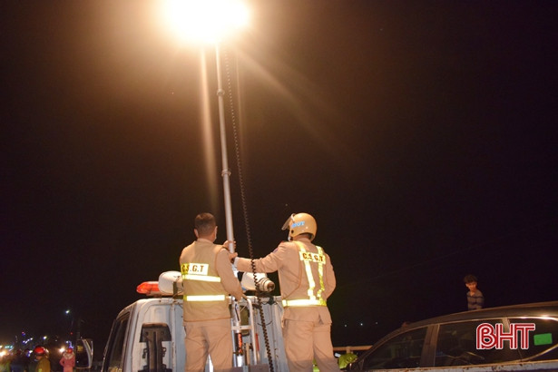 Hàng tấn bã bia rơi vãi trên QL 1A qua Hà Tĩnh trong đêm