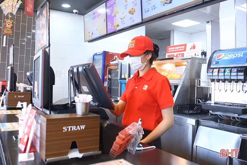 Tiểu thương Hà Tĩnh mở bán sớm, rau xanh đắt hàng