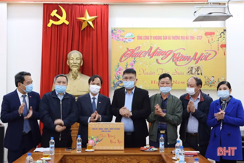 Lãnh đạo tỉnh chúc tết Cục Thuế tỉnh và Mitraco Hà Tĩnh