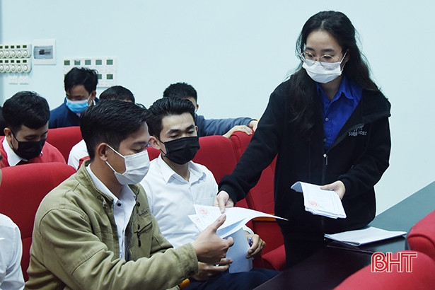 338 lưu học sinh Lào tại Đại học Hà Tĩnh bỏ phiếu bầu Đại biểu Quốc hội Lào