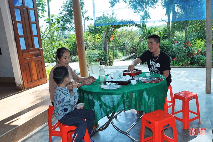 Kiểu kiến trúc độc đáo biến sân thành... phòng khách của người dân Hương Khê