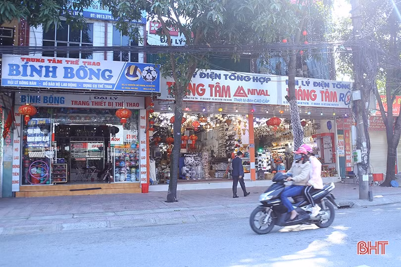 Tiểu thương Hà Tĩnh mở bán sớm, rau xanh đắt hàng