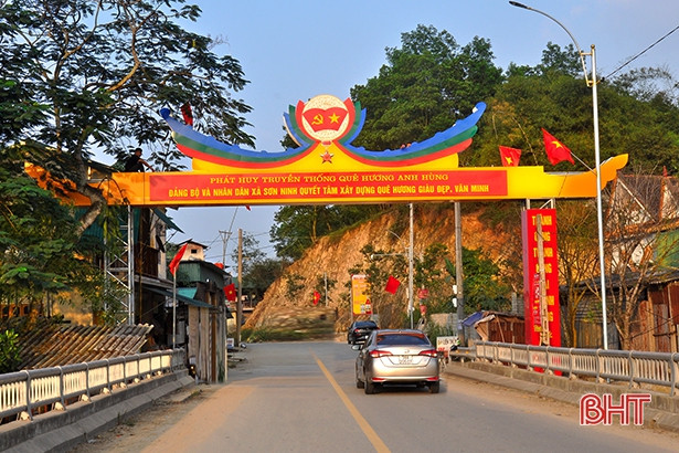 Xã hội hóa đường điện “Thắp sáng đường quê” hơn 500 triệu đồng ở Hương Sơn