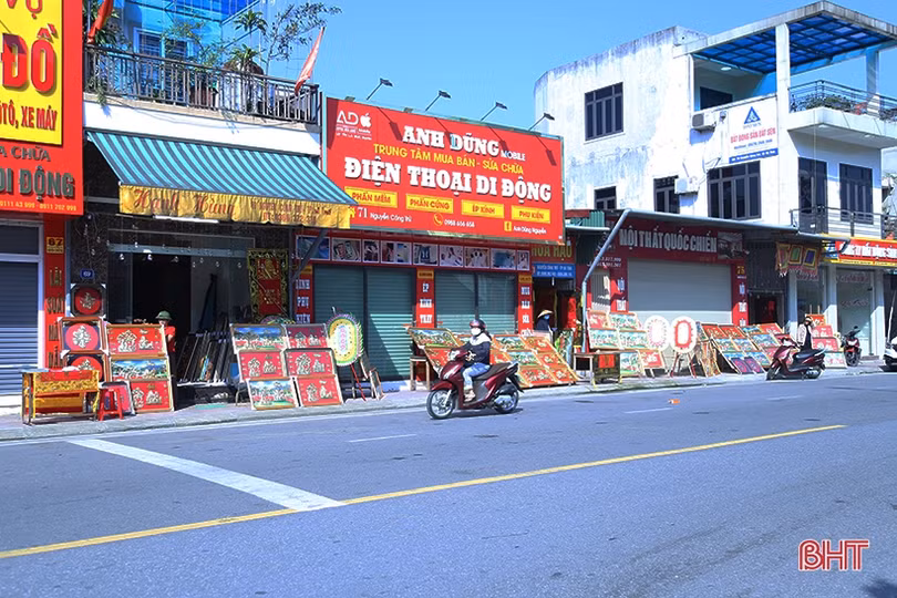 Tiểu thương Hà Tĩnh mở bán sớm, rau xanh đắt hàng