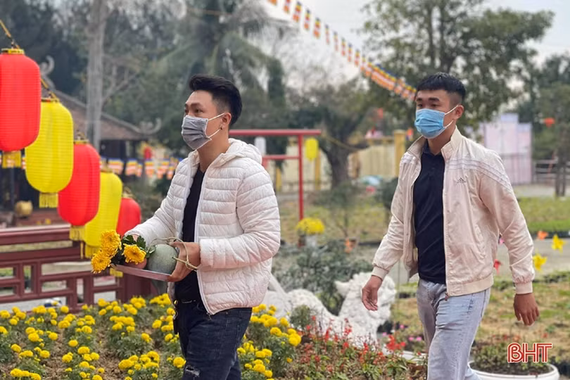 Tràn ngập hương vị tết tại ngôi chùa bên dòng sông Hộ Độ