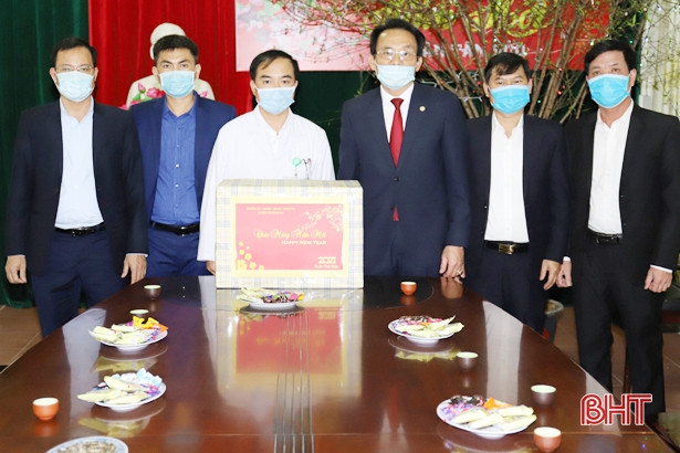 Lãnh đạo Nghi Xuân chúc mừng năm mới lực lượng trực tết