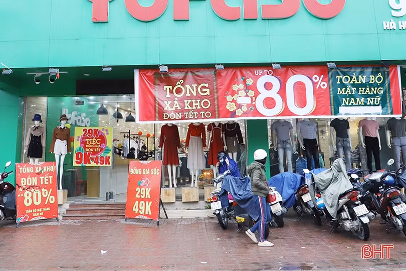 Các cửa hàng thời trang tại Hà Tĩnh đồng loạt xả hàng