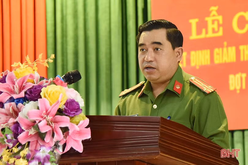 Công bố quyết định giảm thời hạn chấp hành án phạt tù cho 447 phạm nhân