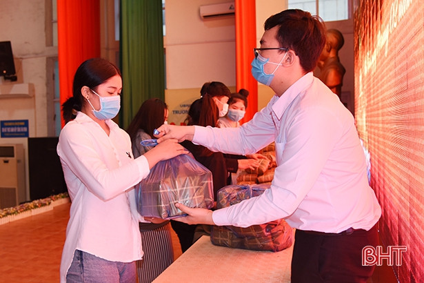 Ấm áp nghĩa tình với “Tết hữu nghị Việt - Lào” tại Hà Tĩnh