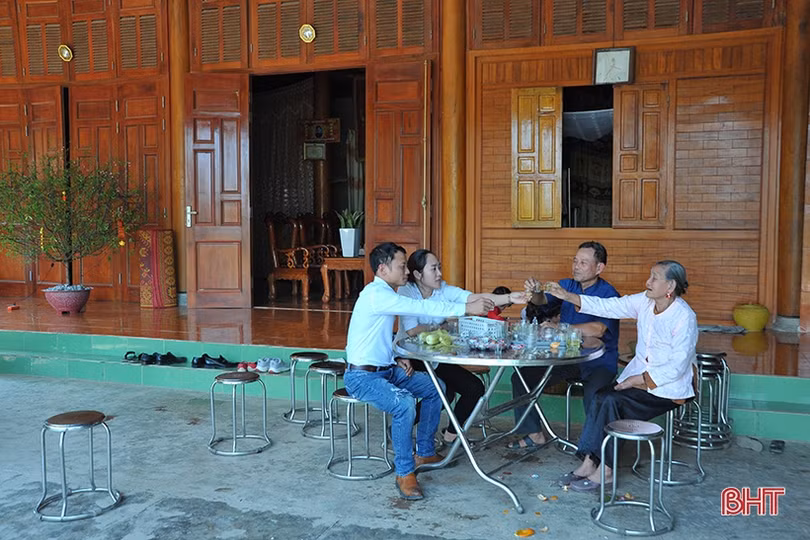 Kiểu kiến trúc độc đáo biến sân thành... phòng khách của người dân Hương Khê