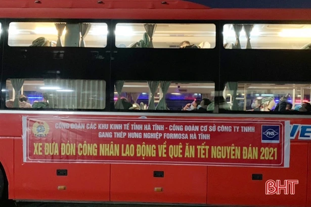 Công nhân khu kinh tế Vũng Áng đáp “chuyến xe nghĩa tình” về quê đón tết