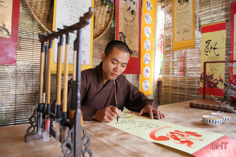 Tràn ngập hương vị tết tại ngôi chùa bên dòng sông Hộ Độ