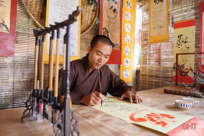 Tràn ngập hương vị tết tại ngôi chùa bên dòng sông Hộ Độ