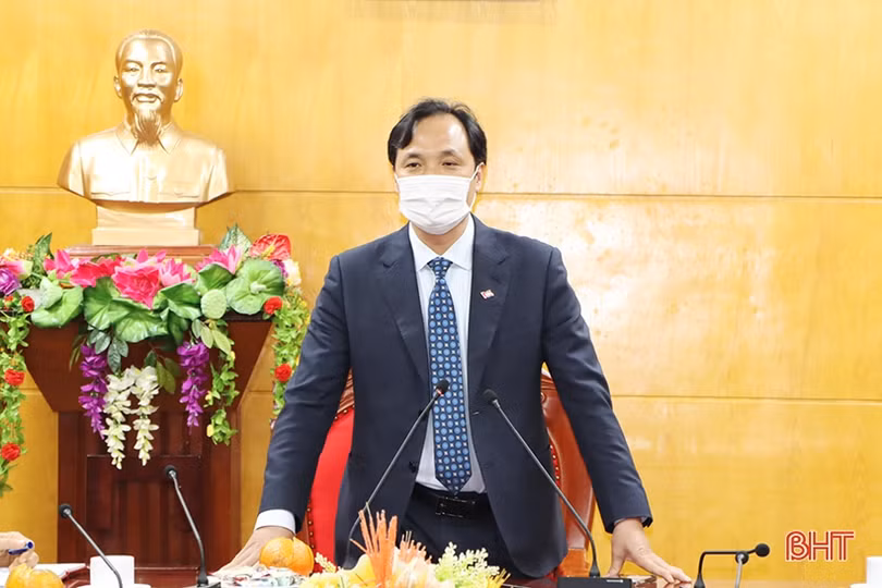 Lãnh đạo tỉnh chúc tết Cục Thuế tỉnh và Mitraco Hà Tĩnh