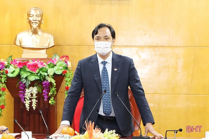 Lãnh đạo tỉnh chúc tết Cục Thuế tỉnh và Mitraco Hà Tĩnh